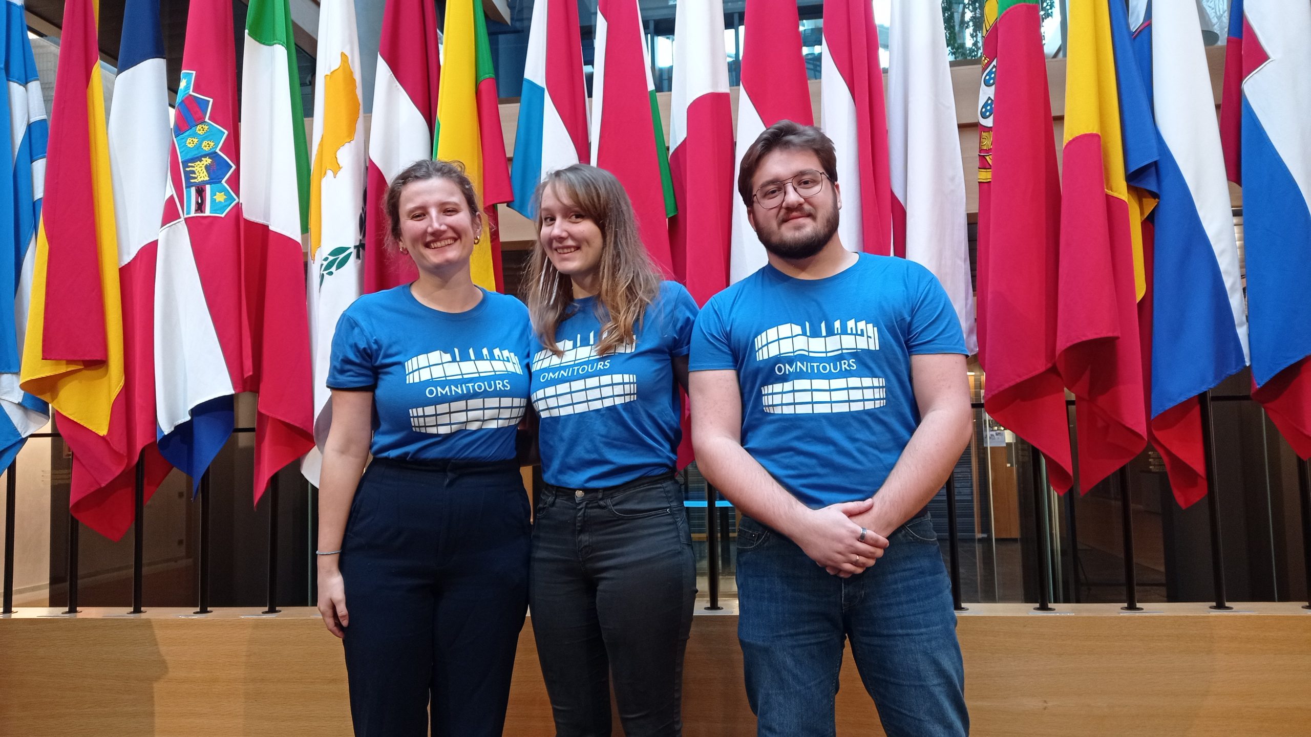 trois étudiants en bts tourisme au parlement européen