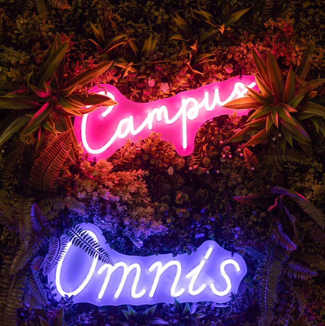 enseigne campus omnis mur végétal